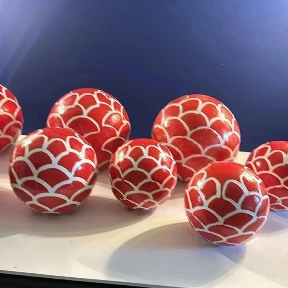 8 Decorative ceramic round balls Red & White purchased at Marshall’s - Picture 5 of 8